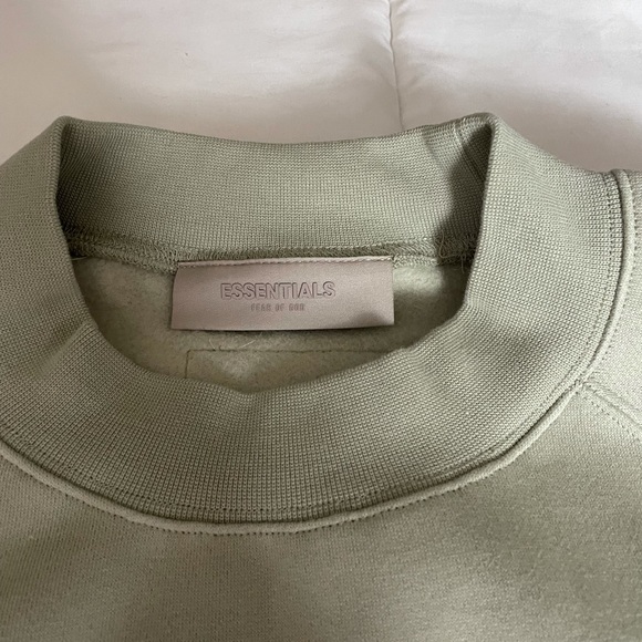 ESSENTIALS - Picture 3 of 4